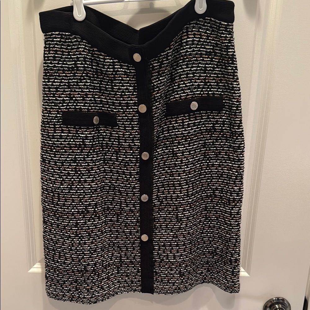 White House Black Market Black and White Pencil Skirt
